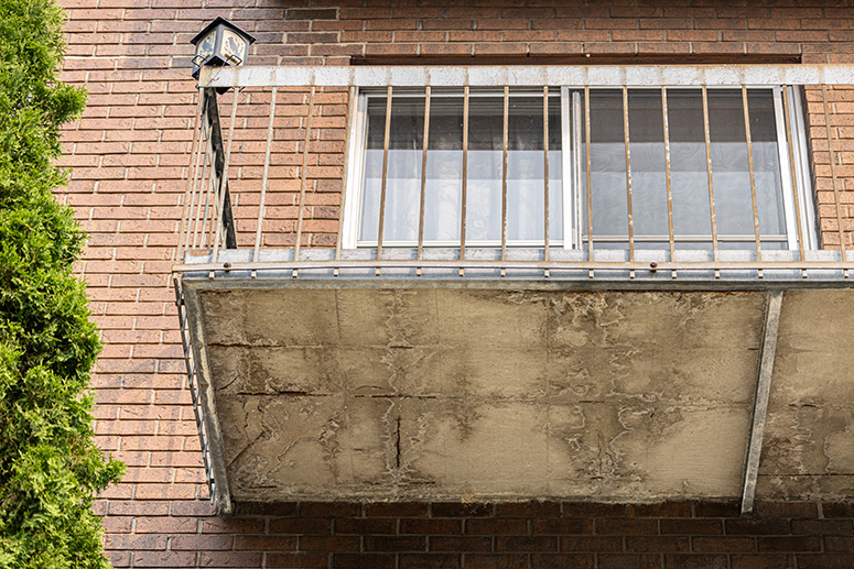 Betonrot onderkant balkon